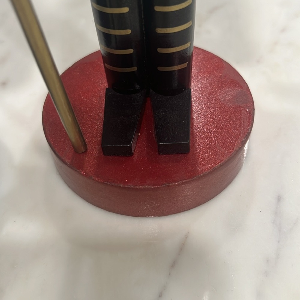 2 Nutcrackers - Picture 11 of 14